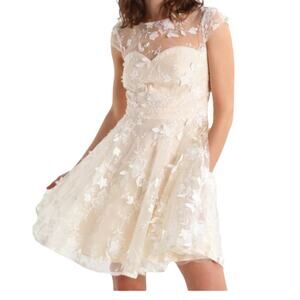 Modcloth‎ Chi Chi London Eyes On The Bride Creme Embroidered Floral Dress Size 6